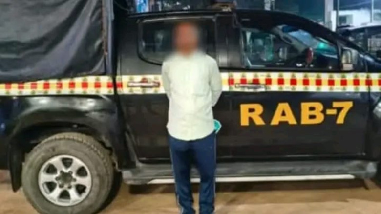 বাঁশখালীতে গৃহবধূ রিপু হত্যা মামলার পলাতক আসামি গ্রেপ্তার