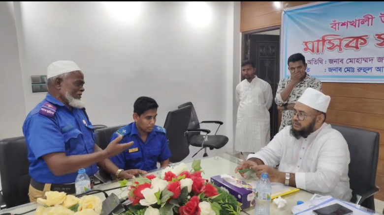 এমপির কাছে দুঃখ-দুর্দশার কথা জানিয়ে কান্নায় ভেঙে পড়লেন গ্রাম